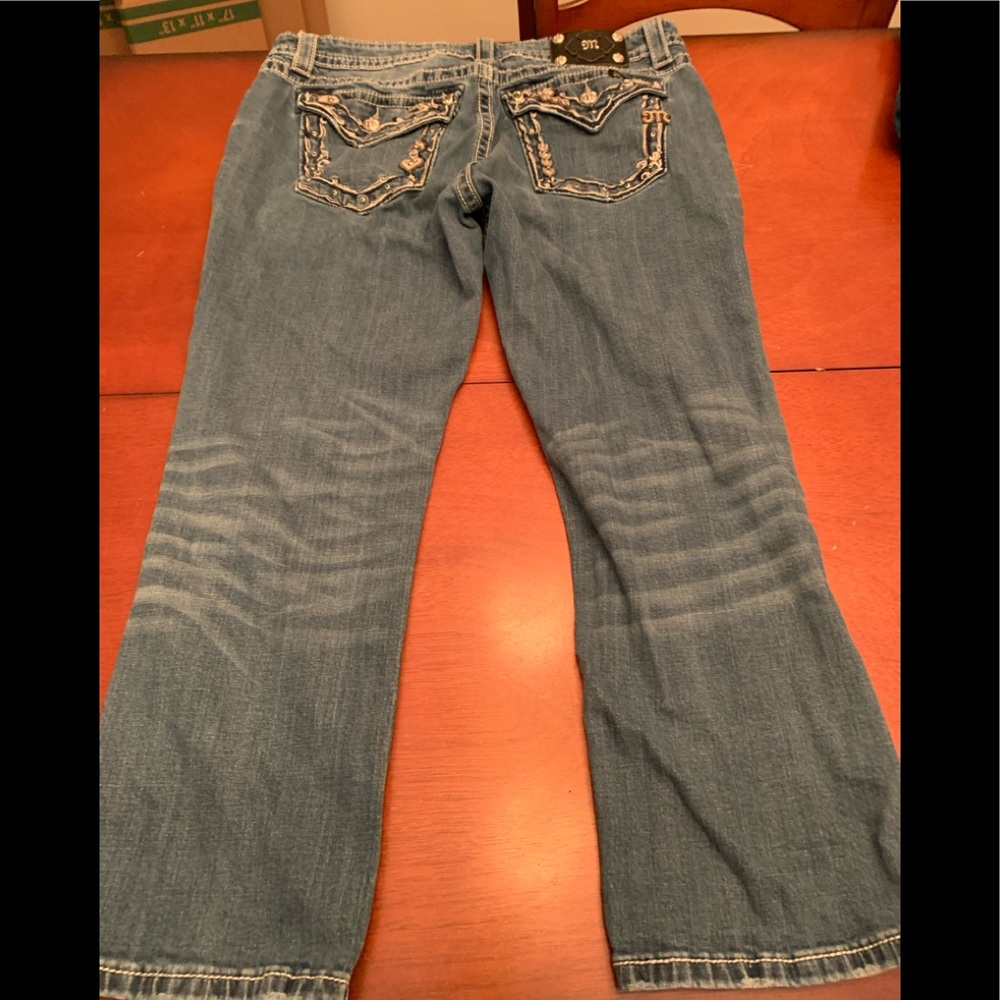 MISS ME crop jeans.